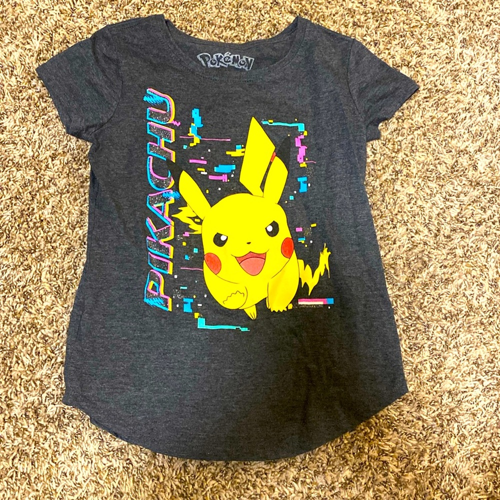 Pokémon pikachu graphic tee size M